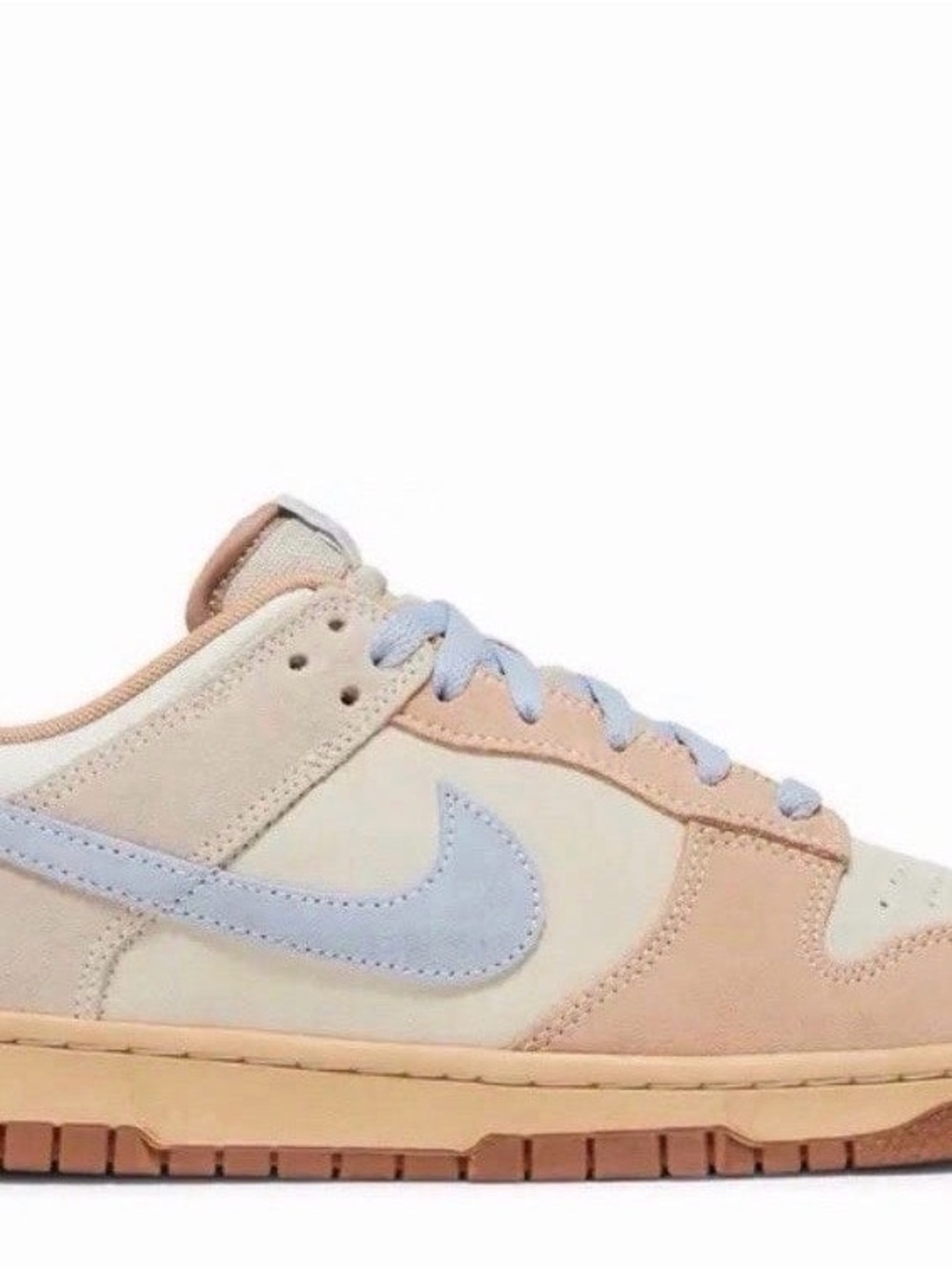 Nike Low-Top Sneaker in Peach, Light Blue & Cream